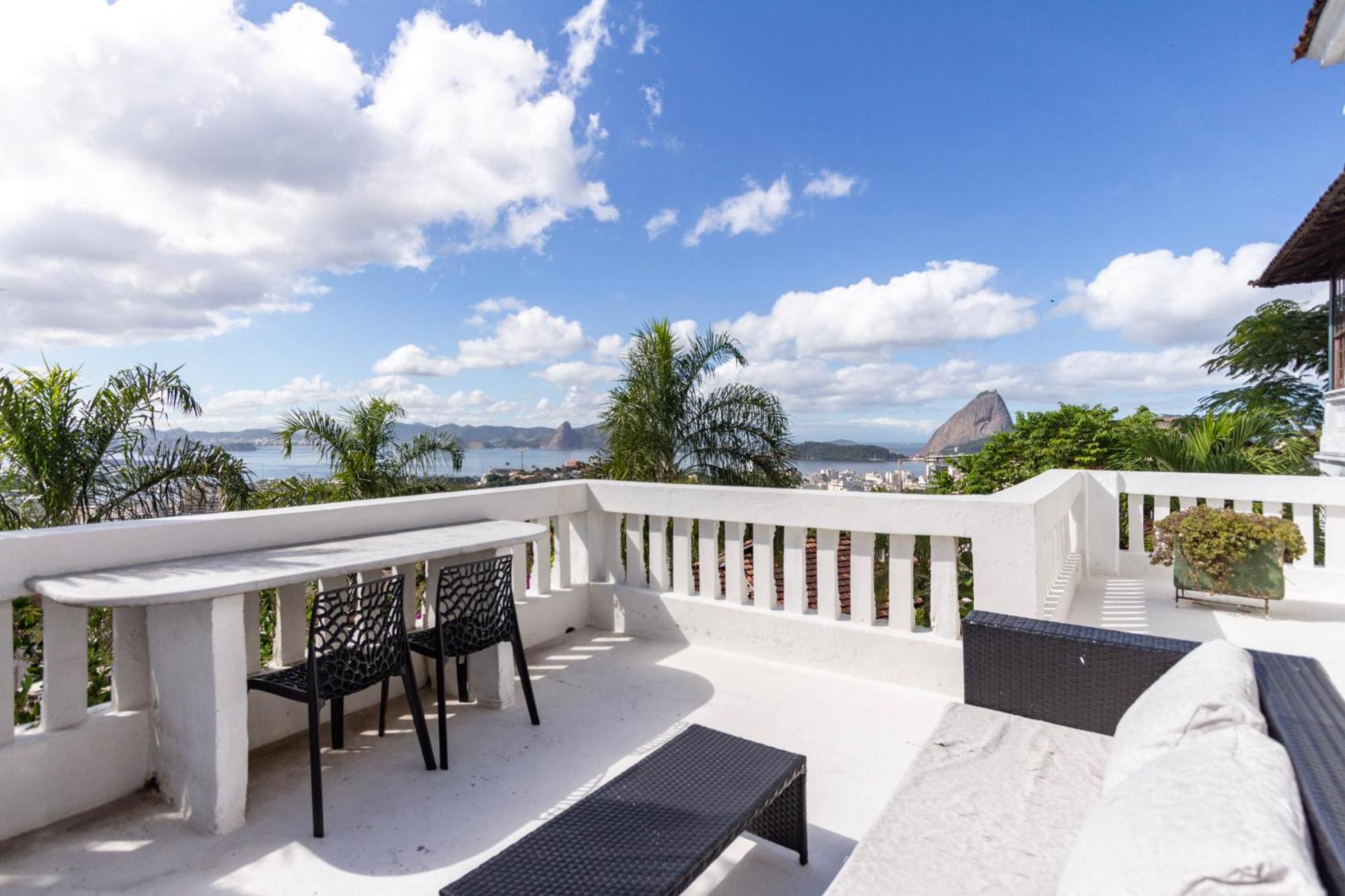 St Teresa Do Porto: Harboursidevilla-seaviews-pool-bbq-starlink-6bedrm Villa Río de Janeiro
