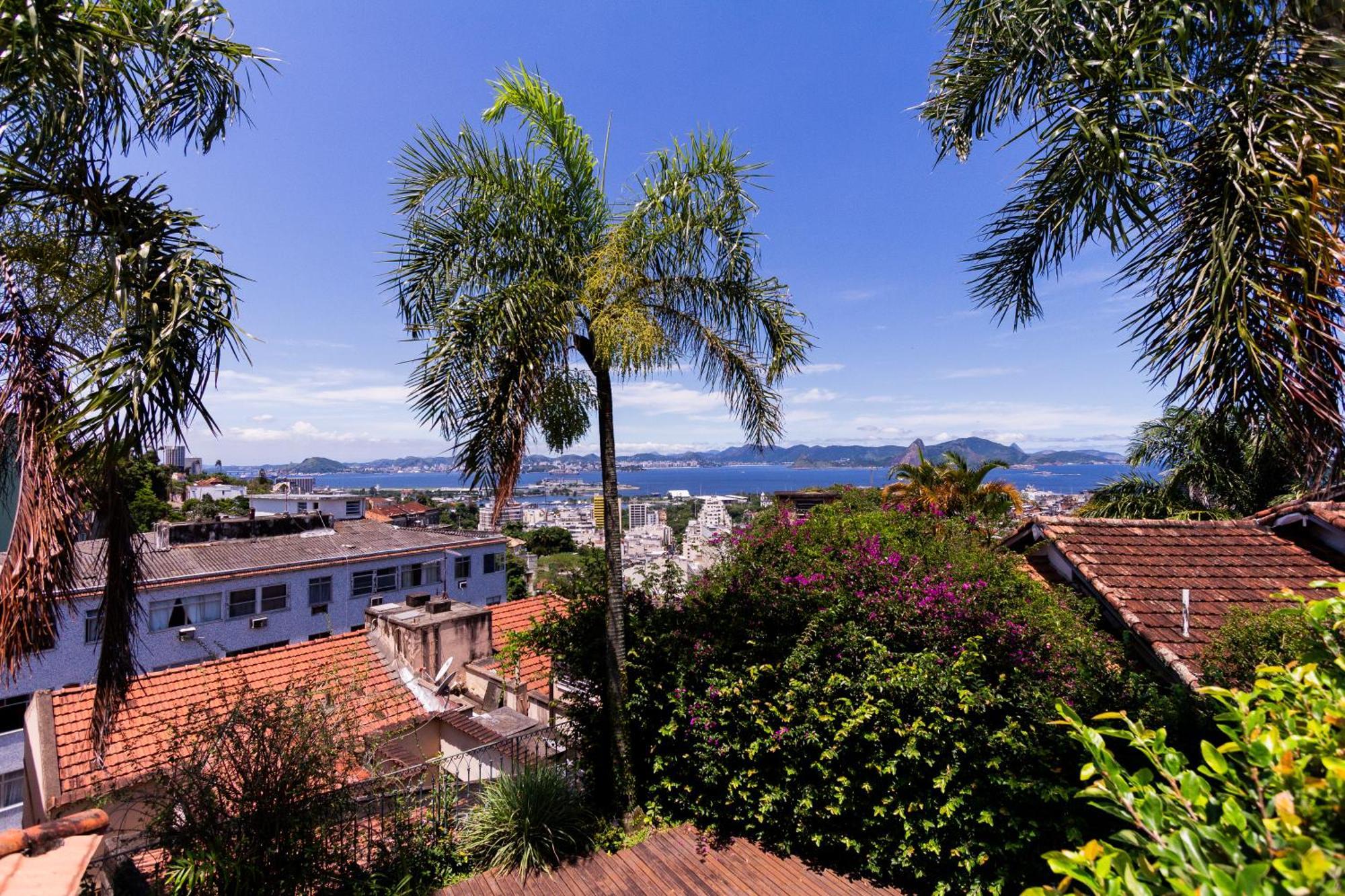 St Teresa Do Porto: Harboursidevilla-seaviews-pool-bbq-starlink-6bedrm Villa Río de Janeiro