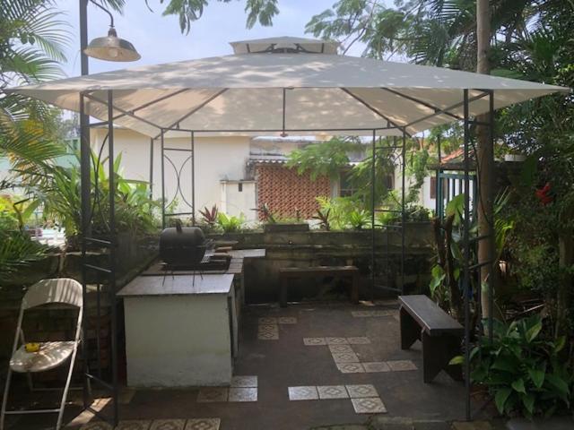 St Teresa Do Porto: Harboursidevilla-seaviews-pool-bbq-starlink-6bedrm Villa Río de Janeiro